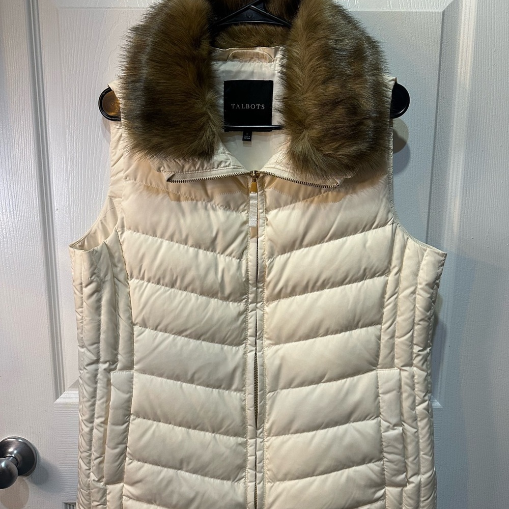 Talbots Cream Down-Filled Puffer Vest W/Faux Fur Trim Collar Woman’s Medium - Picture 3 of 6